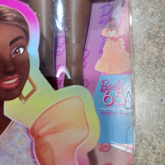 65 th anniversary peach Barbie - Picture 2 of 3